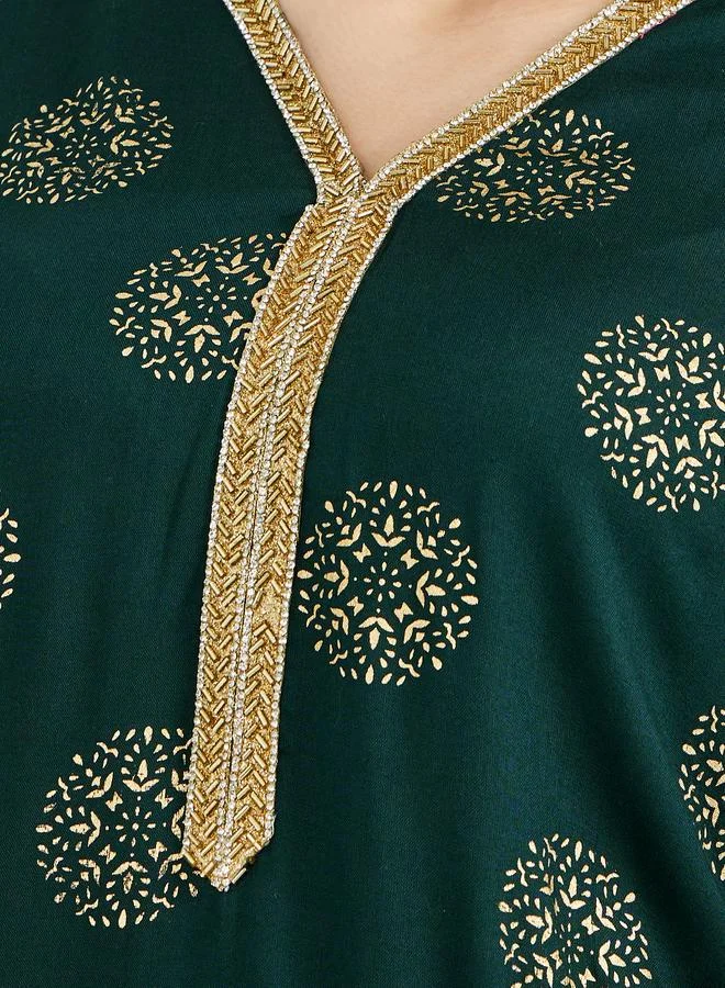 Styli Styli All-Over Print Lace Detail V-Neck A-Line Jalabyia
