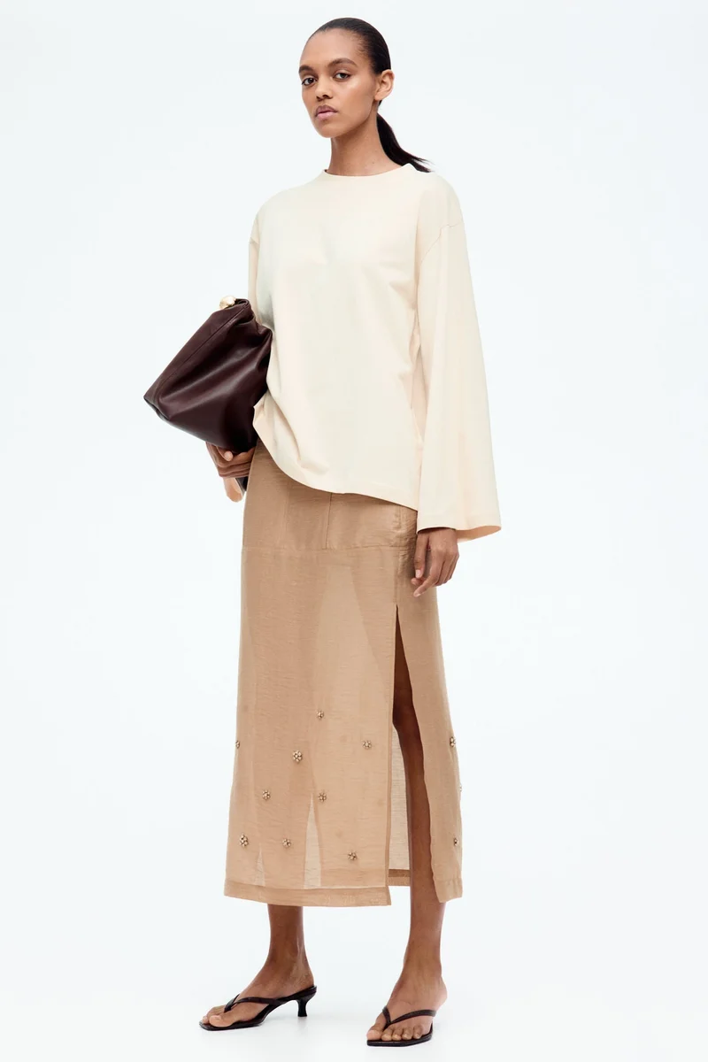 اتش اند ام تنورة شفافة ومزركشة