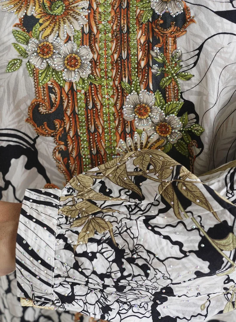 كشخة جلابية قطن ساتان مطبوعة باللون الرمادي الفاتح مزينة بأحجار