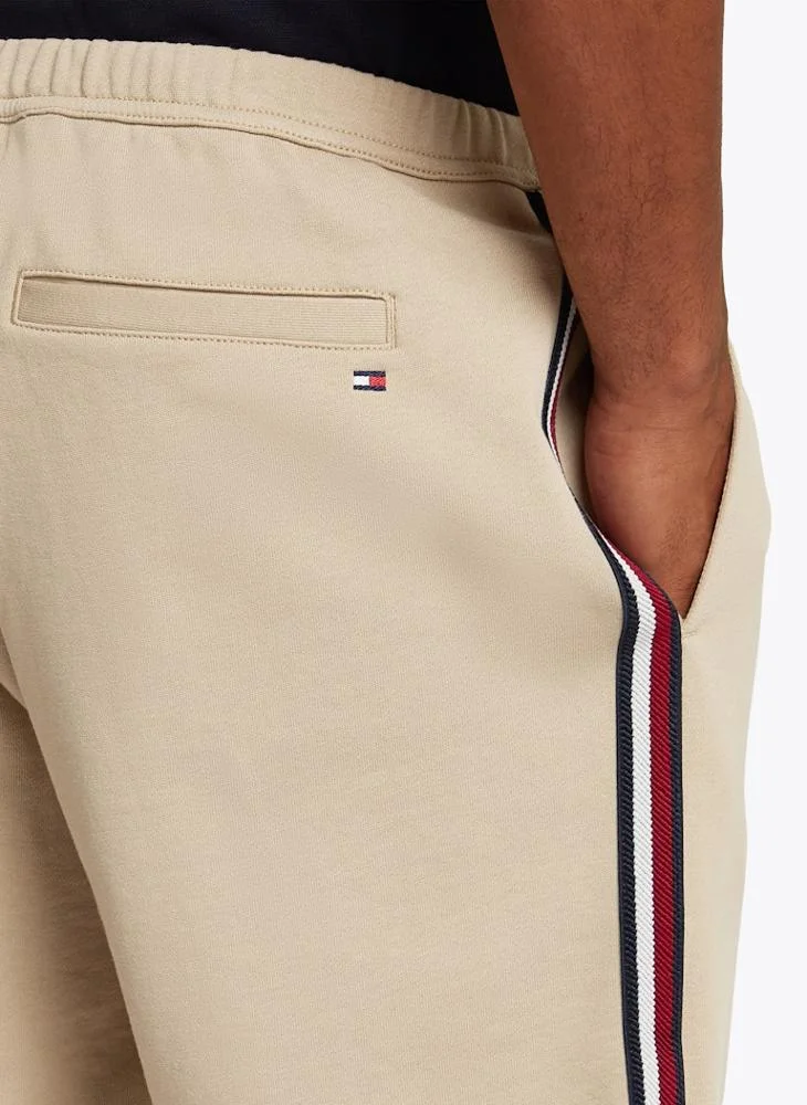 تومي هيلفيغر Stripe Jogger Shorts