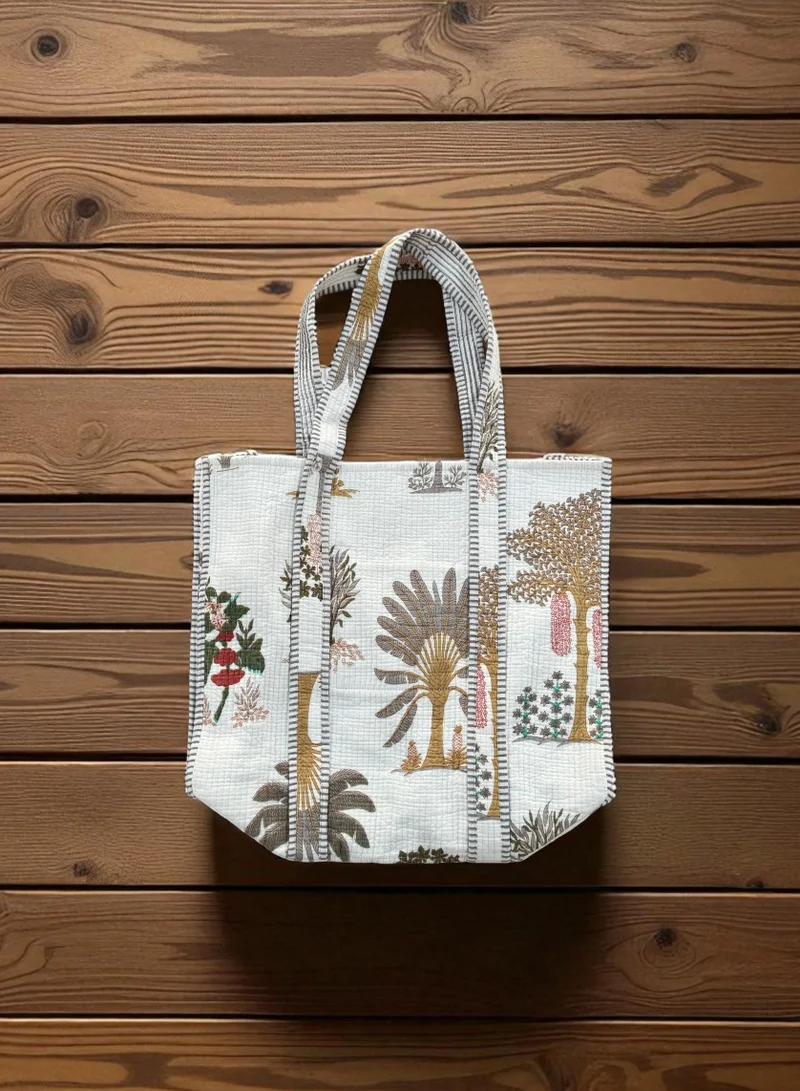 تحفة لوكس توڤا لوكس حقيبة توت بنقشة النخيل – حقيبة قطنية مطبوعة يدوياً، أصفر خردلي، تصميم أوراق النخيل الاستوائية (45.5 × 47.5 × 20 سم)