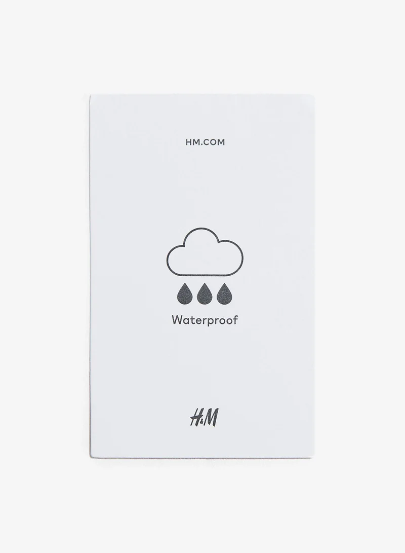 اتش اند ام حذاء رياضي بحافة علوية مرتفعة مقاوم للماء