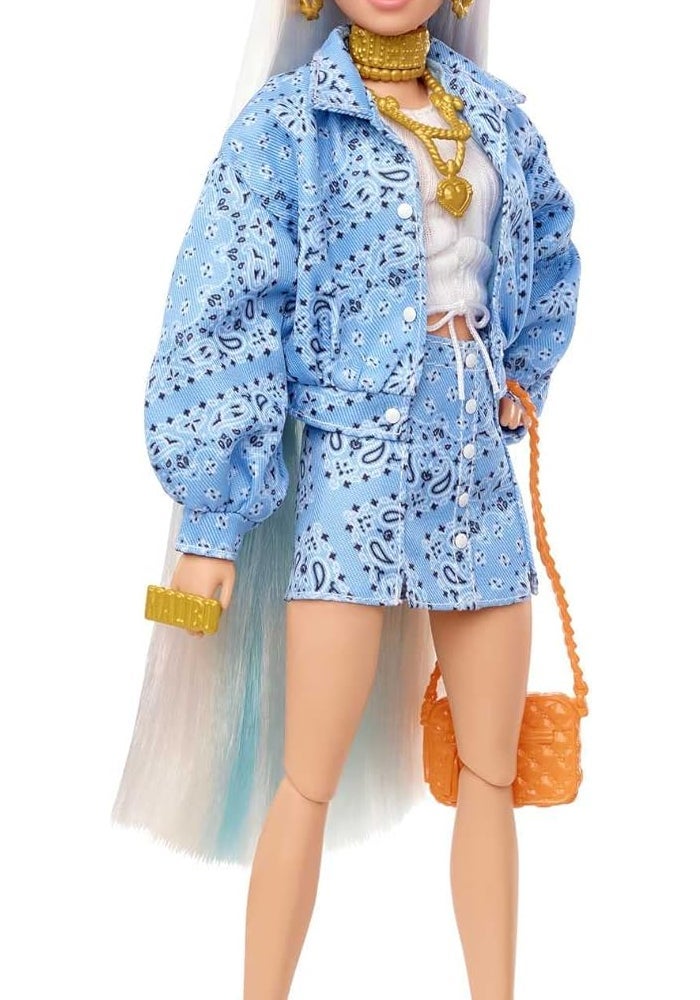 Barbie Extra Doll with Pet Chihuahua and Accessories - Image 3
