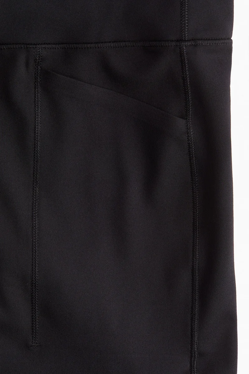 اتش اند ام Pocket-detail sports cycling shorts in DryMove