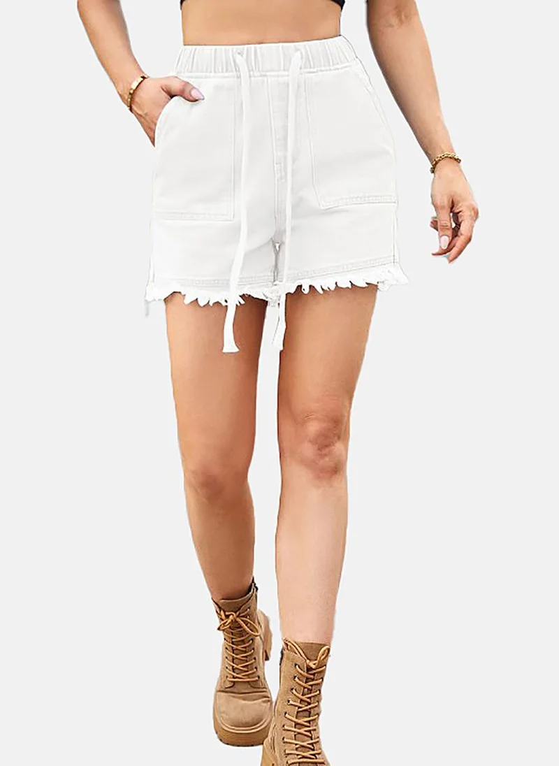 يونيكي White Mid Rise Soild Slim Fit Shorts