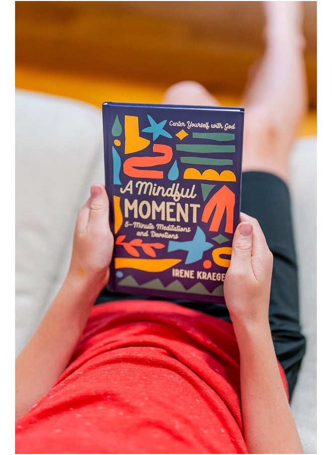 A Mindful Moment: 5-Minute Meditations and Devotions