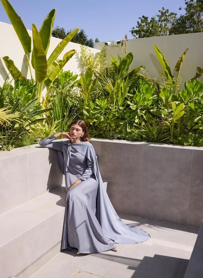 أشيتا فرنانديز Elira Cape Detail Silk Sateen Maxi Dress