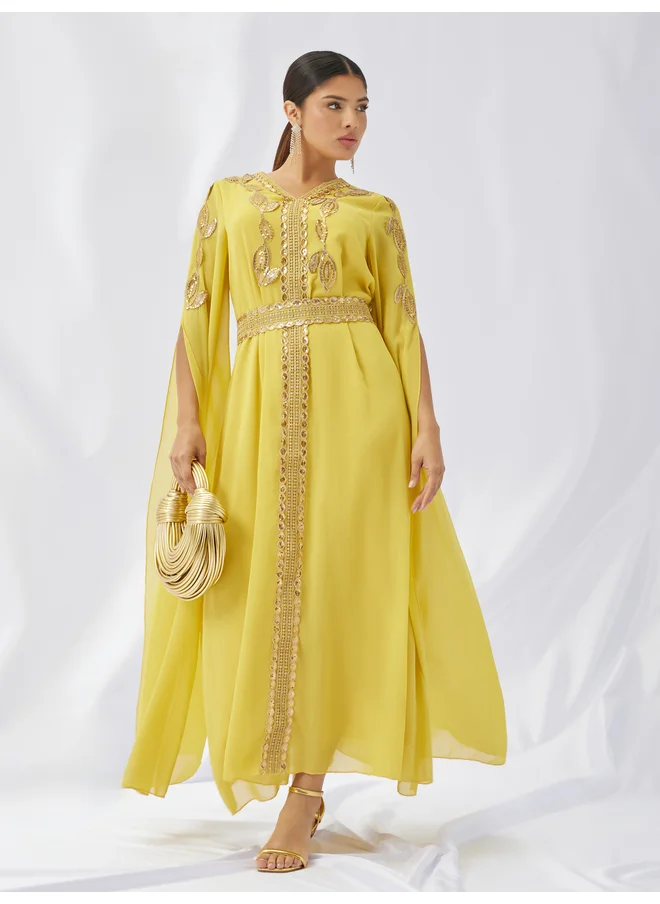 أميرة Amirah Lace Trim Slit Sleeves V Neck Kaftan