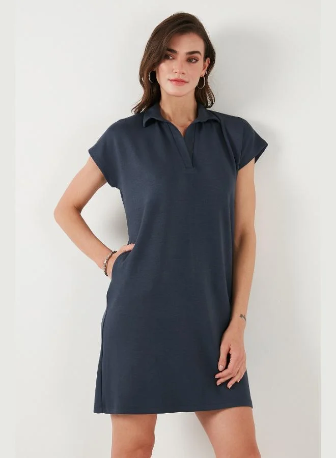 ليلا فستان قصير بياقة بولو بقصة عادية للنساء