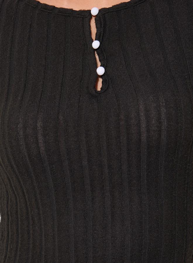 تايك تو فستان ميدي بياقة مستديرة وتفاصيل أزرار من قماش مضلع - Image 5