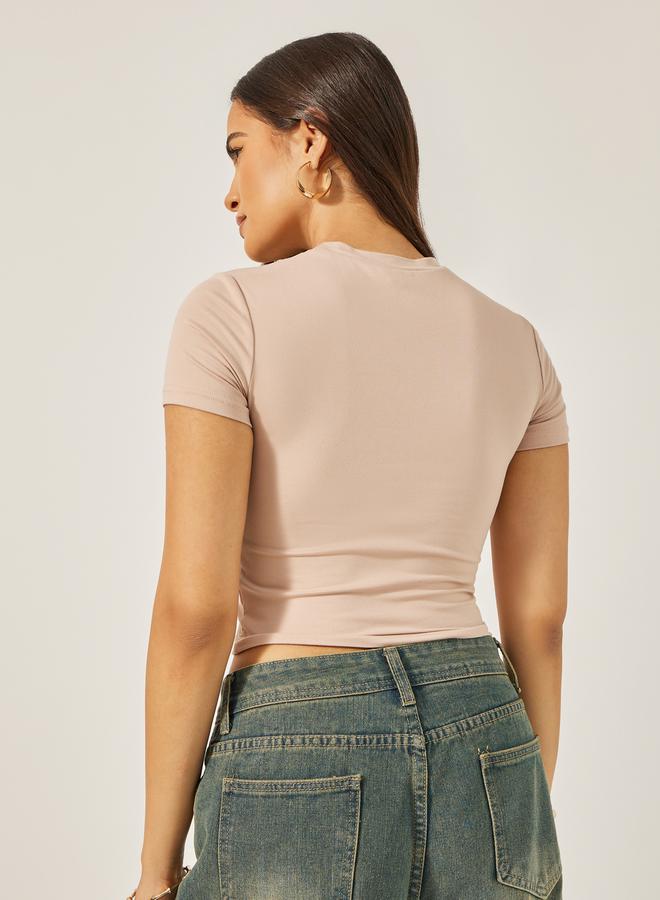 Styli Graphic Print Fitted Round Neck Crop T-Shirt - Image 5