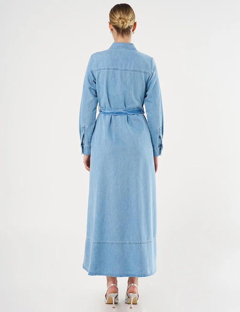 كايرا فستان جينز بحزام وجيوب بقلاب - أزرق جليدي