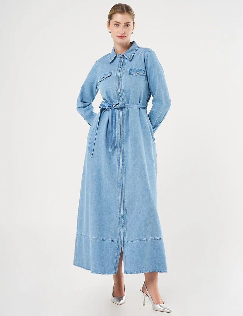 كايرا فستان جينز بحزام وجيوب بقلاب - أزرق جليدي