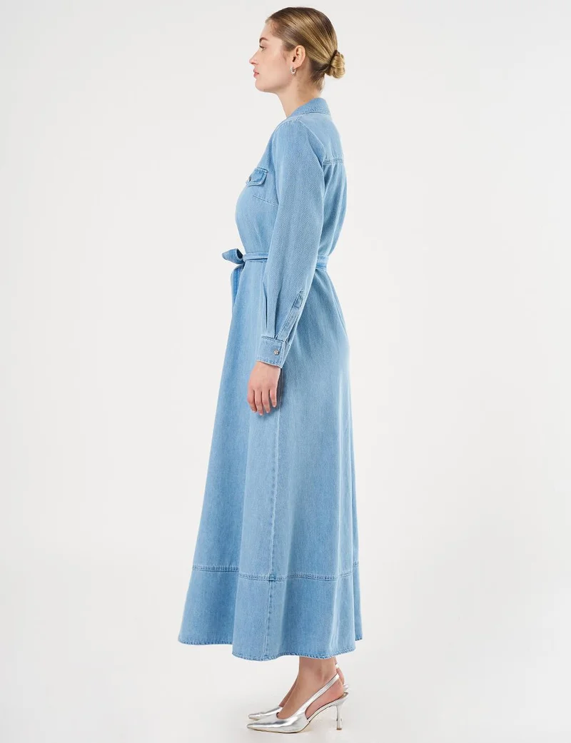 كايرا فستان جينز بحزام وجيوب بقلاب - أزرق جليدي