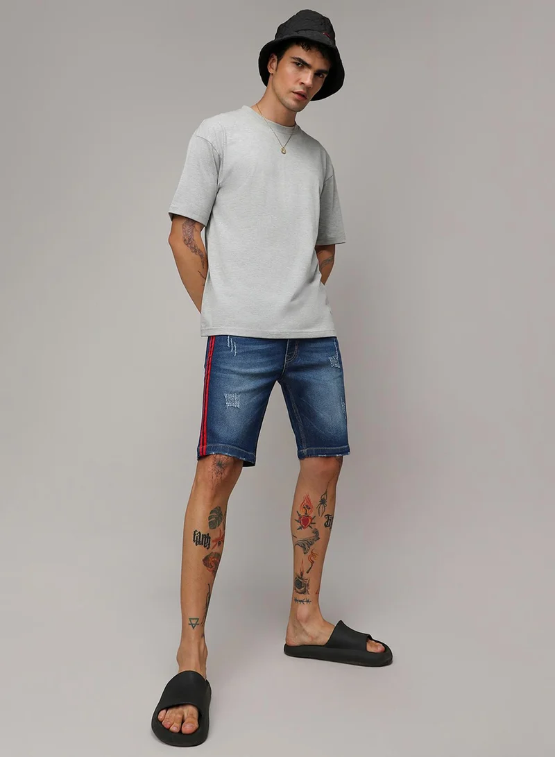 Campus Sutra Men's Blue Contrast Side-Striped Denim Shorts For Casual Wear | Dark-Wash | Regular Fit | Button Closure | Cotton Denim Shorts Crafted With Comfort Fit For Everyday Wear