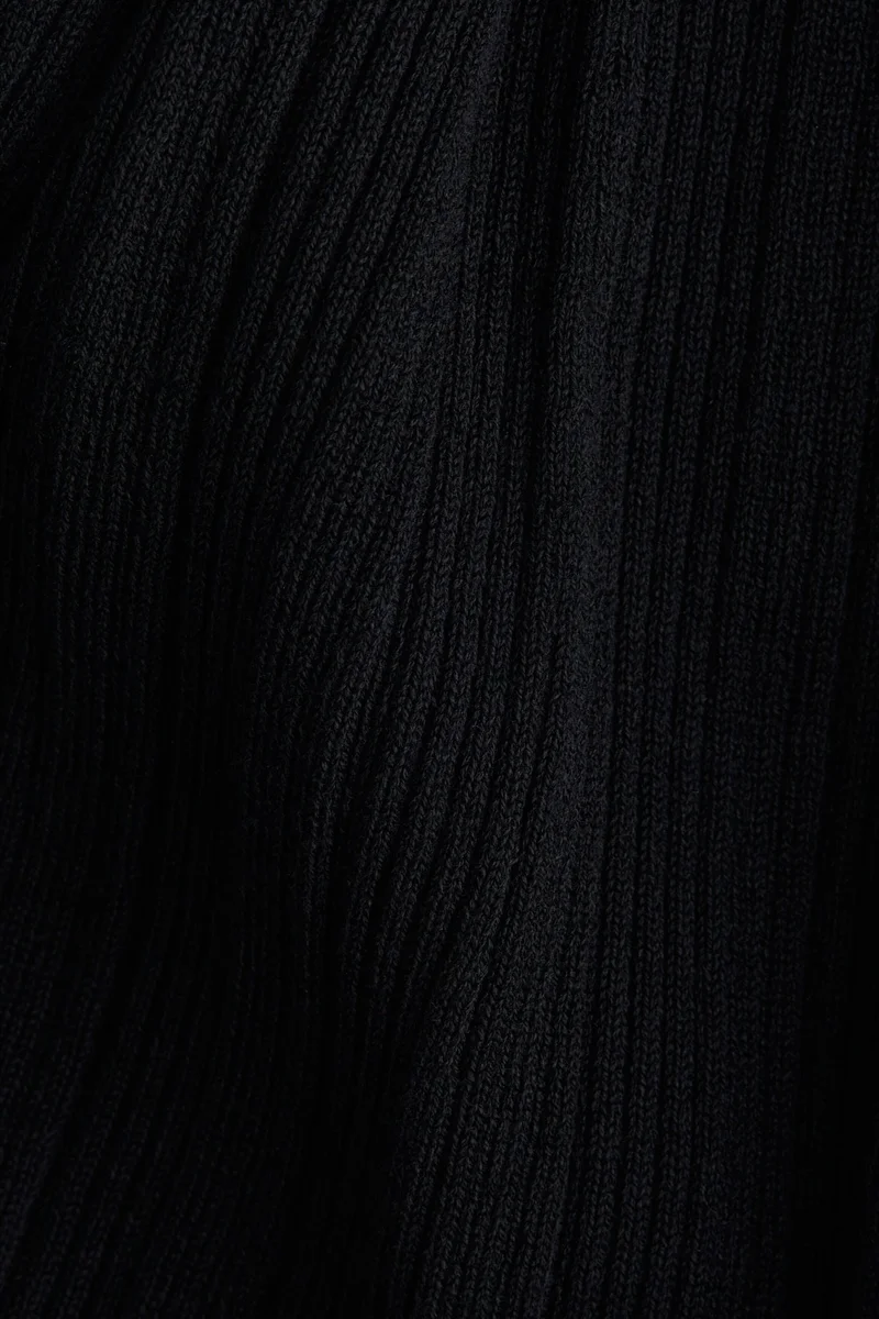 اتش اند ام فستان مرن بتصميم أكتاف مكشوفة