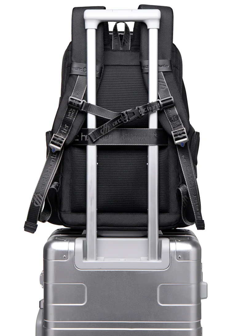 ARCTIC HUNTER Premium Laptop Shoulder Backpack TSA Friendly Opening Water/Scratch Resistant Daypack with Built in USB/Earphone Port for Men and Women B00449 Black