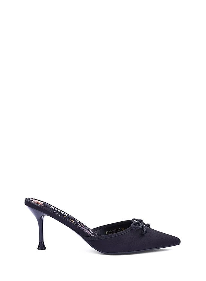 أيقون أحذية نسائية بكعب مدبب