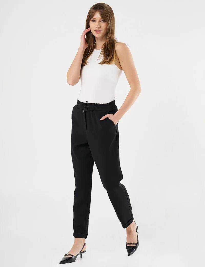 Kayra Pocket Detail Carrot-Cut Pants Black
