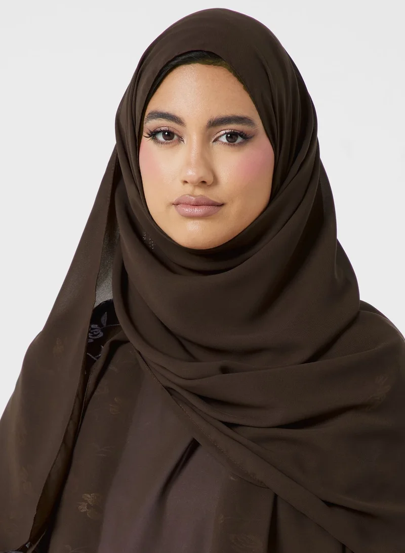 هيا كلوزيت عباية مطرزة بأكمام كاب مفتوحة