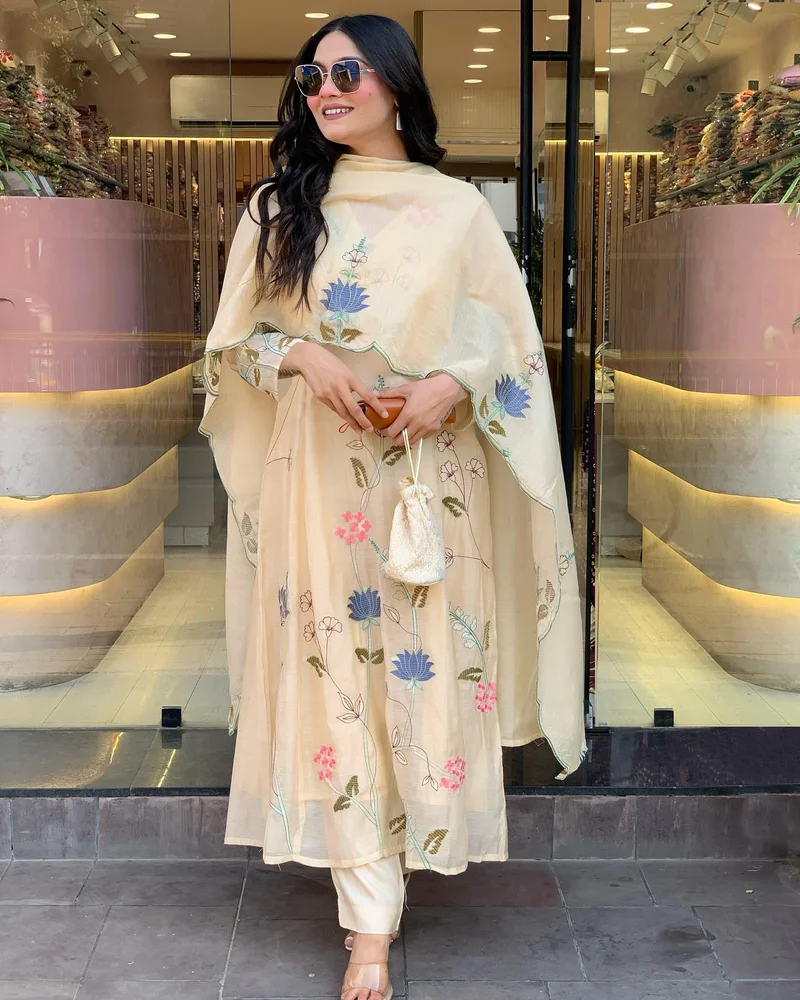 GoSriKi كورتا مطبوعة بتشانديري أناركالي للنساء مع بنطال وكريمة دوباتا