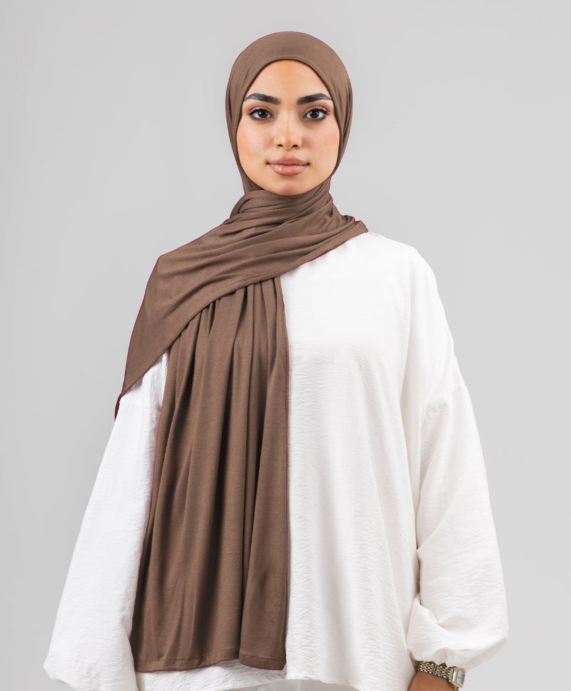 طرحة أنيقة من ليكرا — لون بني دافئ