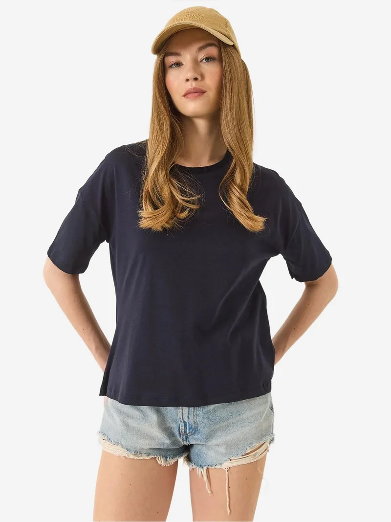 بيانكو لوتشي تي شيرت لوكسي بياقة دائرية بقصة مريحة وفتحة جانبية