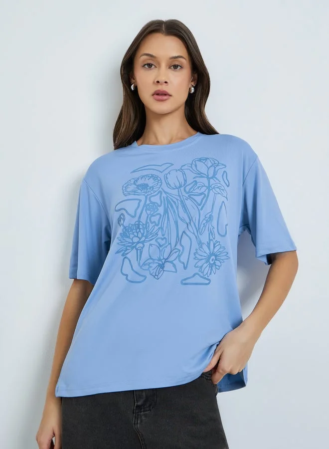 ستايلي تيشيرت واسع بطبعة زهور جرافيك