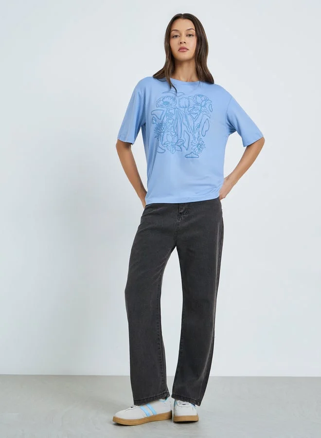 ستايلي تيشيرت واسع بطبعة زهور جرافيك