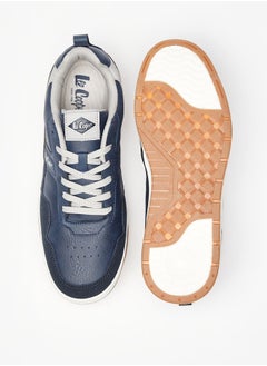 Lee Cooper حذاء رياضي رجالي منخفض الكاحل مزين بشعار مع رباط للإغلاق  - Image 4