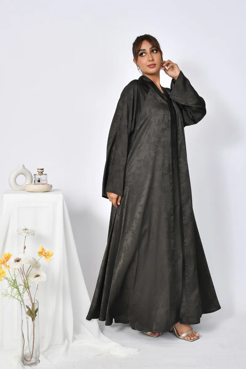 HAWRAA ABAYA Cloche-cut abaya with a closed snap, wide sleeves, and patterned fabric