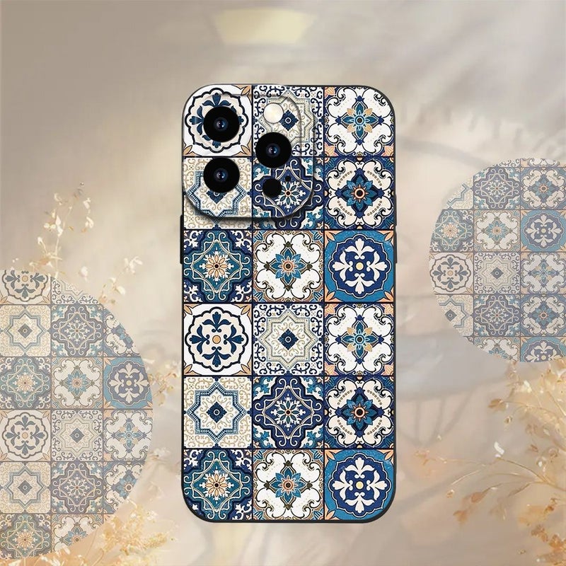 حافظة هاتف بتصميم بلاط رجعي بألوان متعددة لجهاز iPhone XS، متينة ومقاومة للصدمات مع قبضة غير لامعة - Image 1