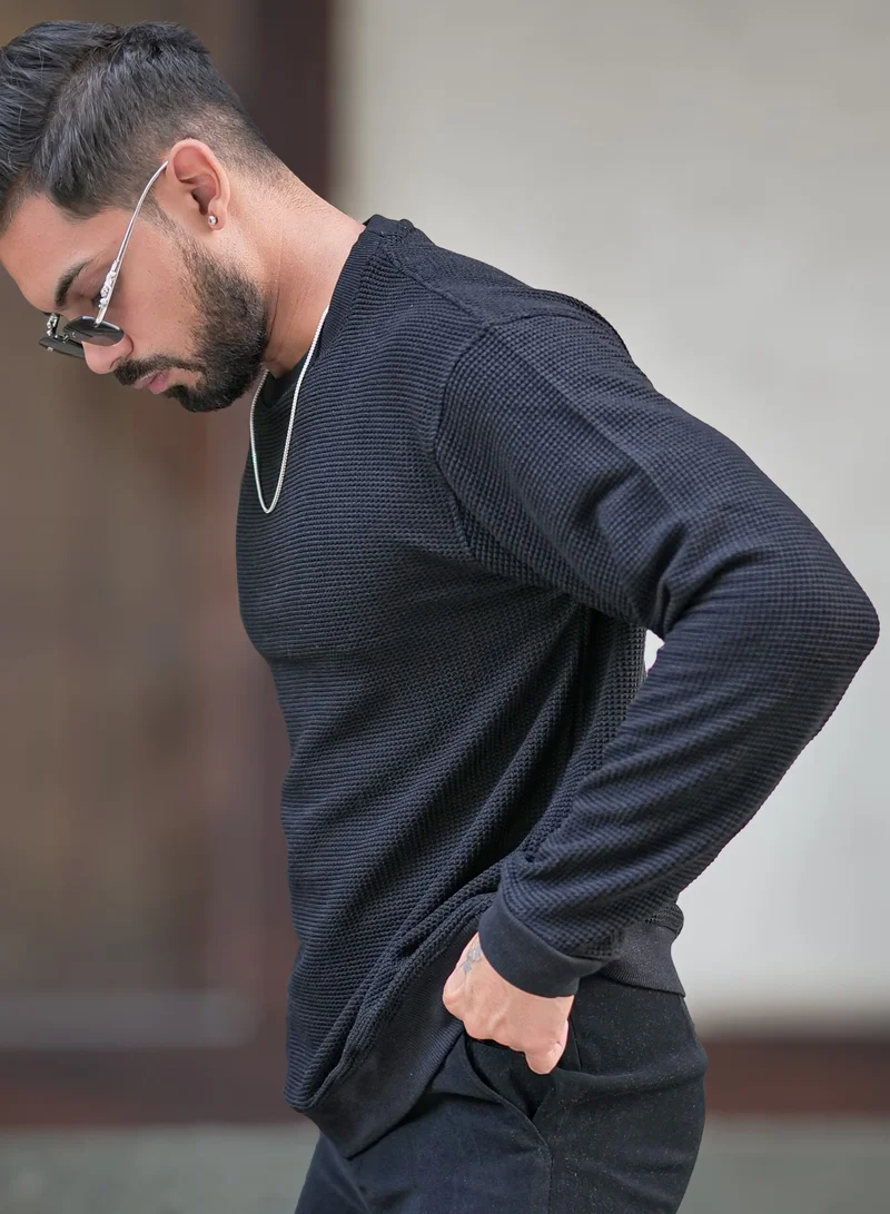 مانياك سويت شيرت قطن أسود سادة بأكمام طويلة ورقبة دائرية للرجال من مانياك
