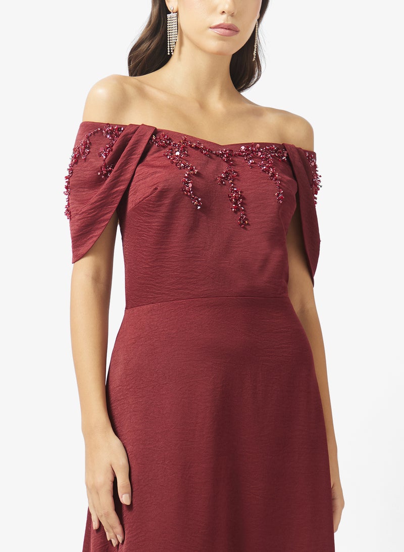 نمشي x فستان سهرة بكتف مكشوف من الكريب بقصة - Image 3