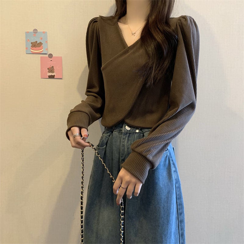 Autumn and Winter Cross V-Neck Design Sense Shoulder T-Shirt Women's Long Sleeve Inner Irregular Short Puff Sleeve Top Base Shirt - Image 1