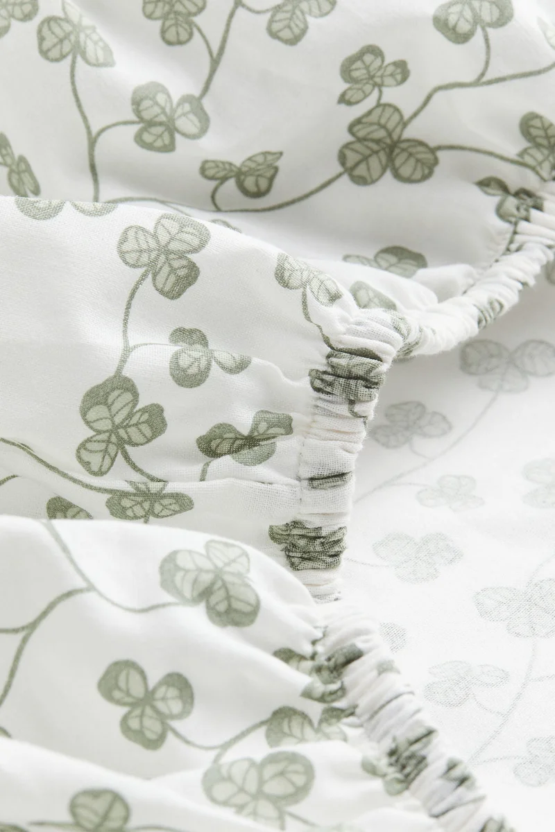 اتش اند ام Cot fitted sheet
