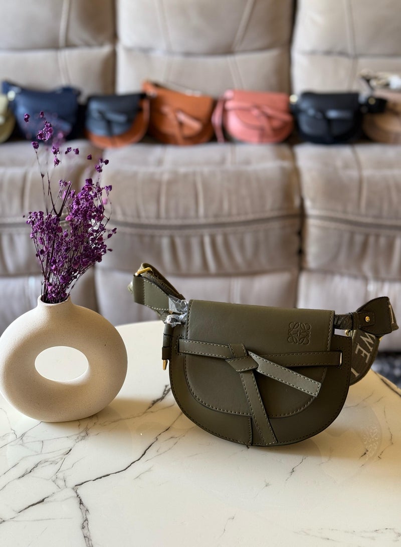 Elegant Crossbody Saddle Bag 