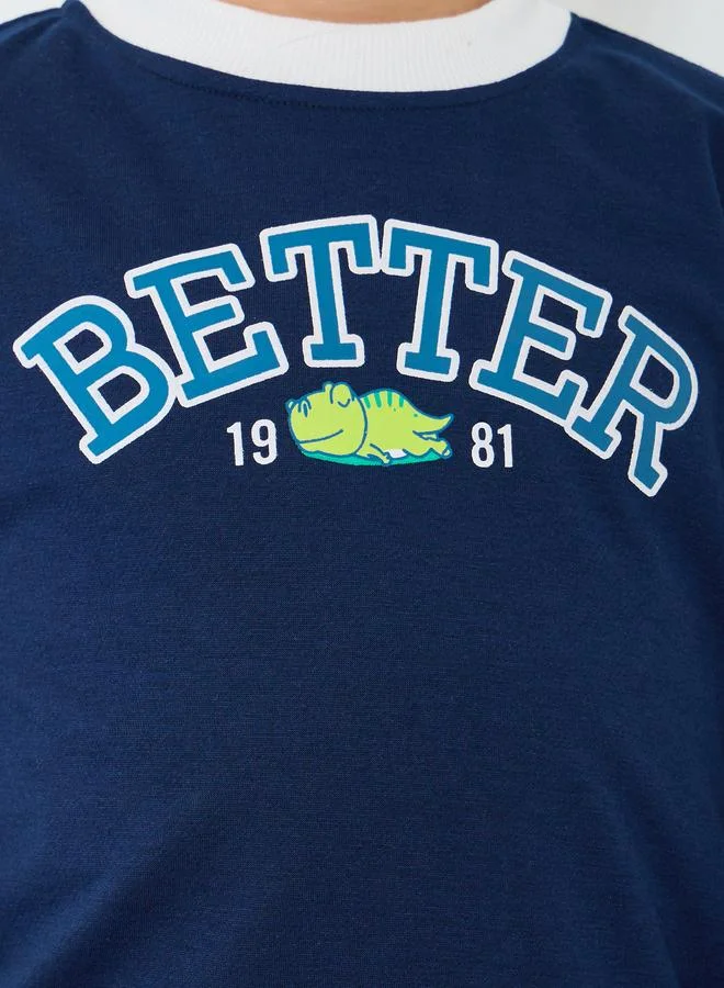 ستايلي سويت شيرت كحلي بطبعة جرافيك