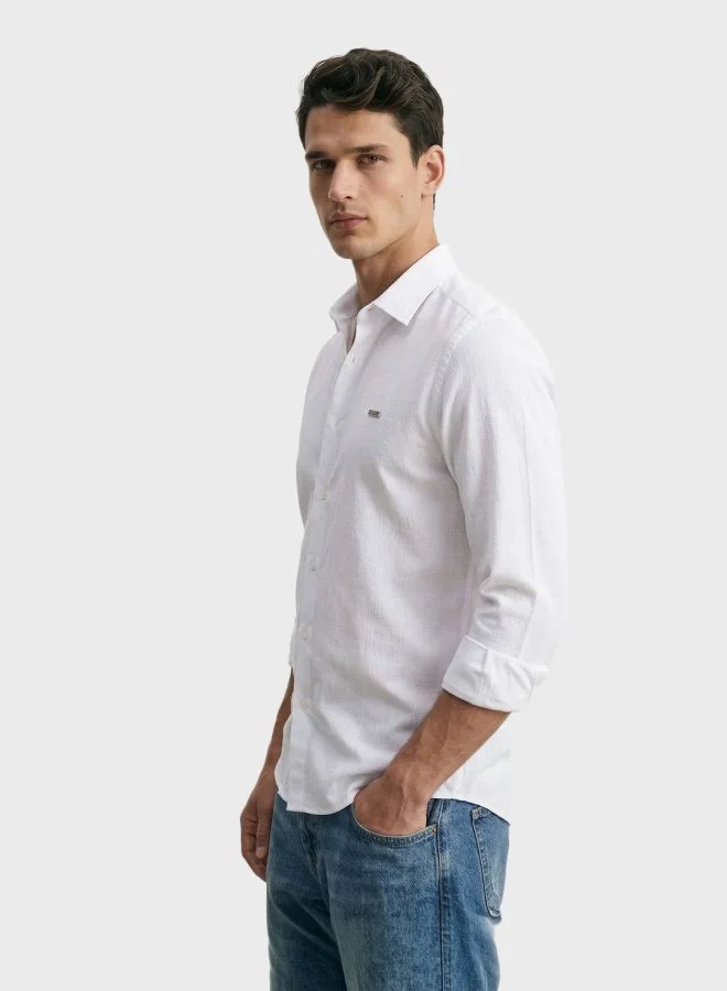 ذا انديان كراج كو Men Slim Fit Textured Cutaway Collar Full Sleeves Shirt
