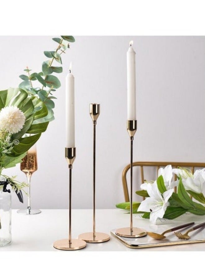 ميكسد ثلاث مجموعات من الشمعدانات المعدنية الأوروبية - Image 2