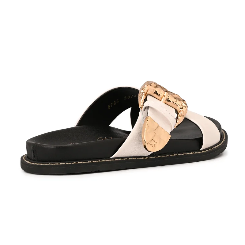 كارمن ستيفنز صندل أبيض بحزام متقاطع وإبزيم