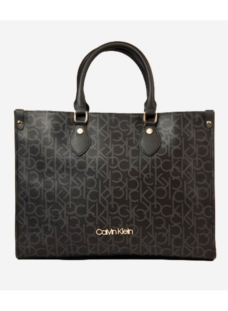 كالفن كلاين جينز حقيبة كالفن كلاين للنساء - اسود - Image 2