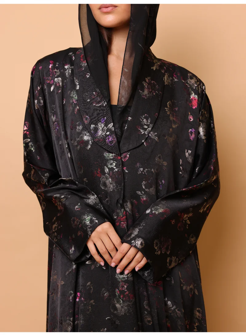 اكسا عباية مطبوعة بنقشة جوهرة بلوم