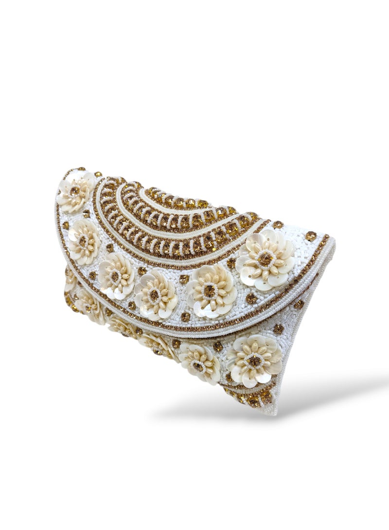 أركاد حقيبة كلاتش مزينة بالزهور باللون الأبيض والذهبي من أركاد - Image 3