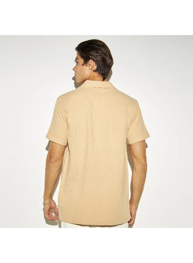 Iconic Iconic Textured Resort Shirt with Short Sleeves and Camp Collar