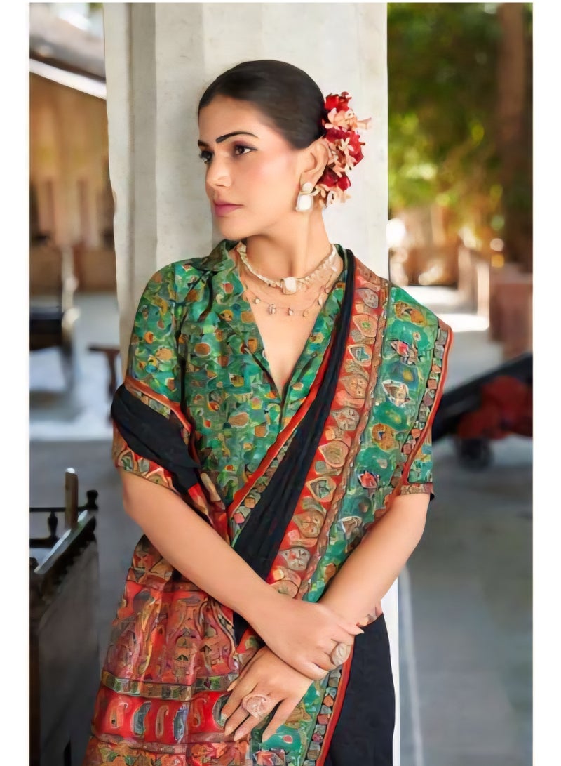 جــرابــمـــا نــتــرا   ساري جورجيت أسود اللون مطرز ذاتيًا مع حافة من الحرير الأخضر التقليدي وبلوزة غير مخيطة من بالو - Image 2