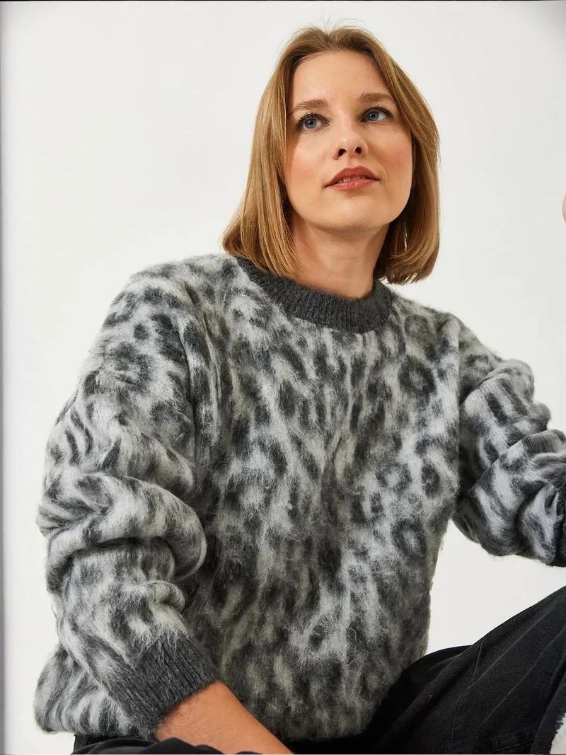 بيانكو لوتشي كنزة صوفية بياقة دائرية وطبعة فهد من لوتشي