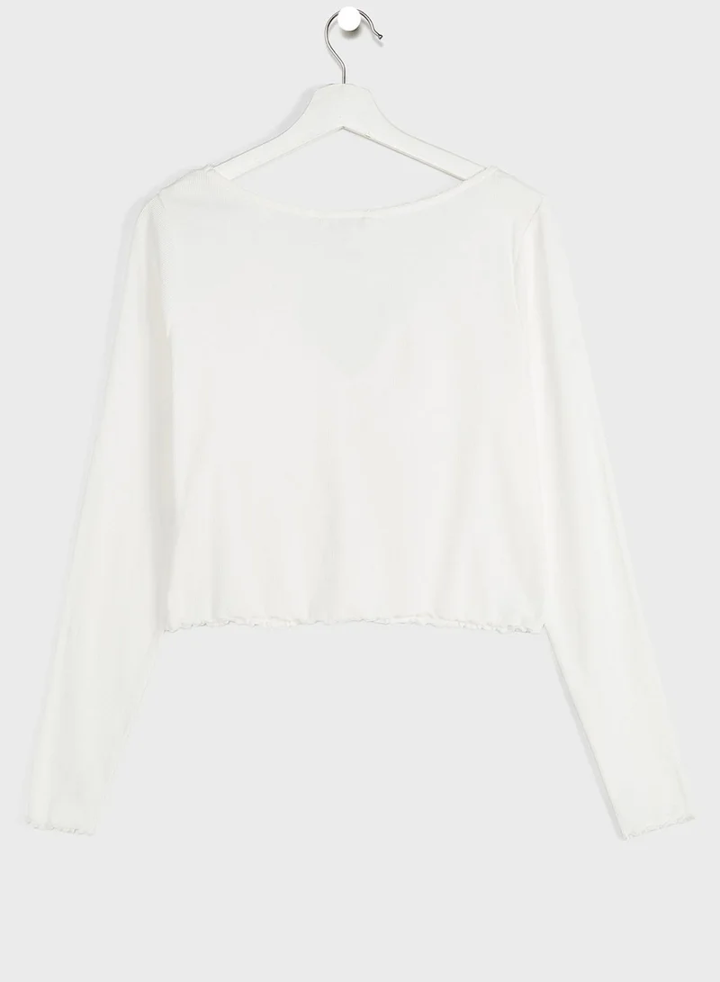 MONKI V-Neck Lettuce Hem Crop Top