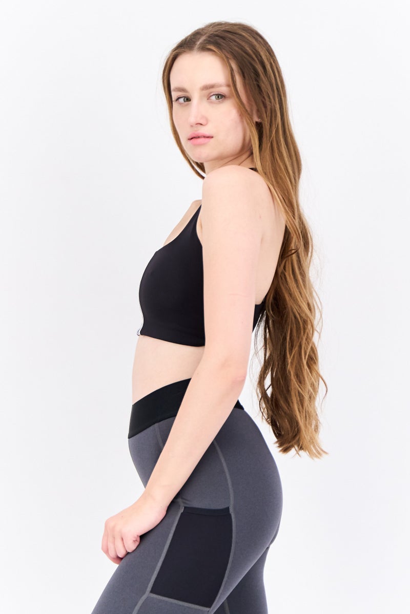 Adidas حمالة صدر رياضية بشعار العلامة التجارية للنساء، سوداء - Image 2
