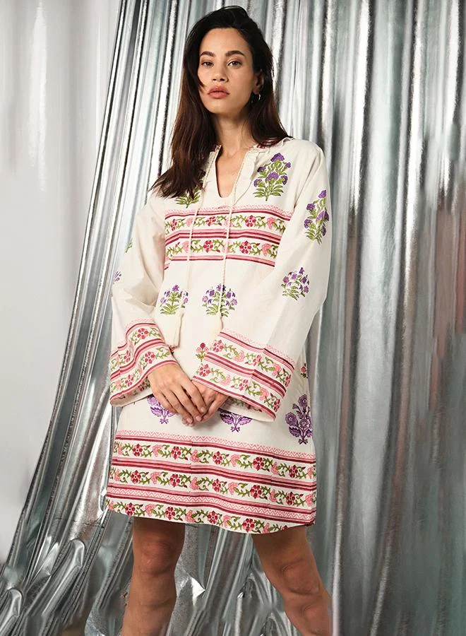 فيرجيو فستان قصير بأكمام الجرس وطباعة كتلة من القطن بنسبة %